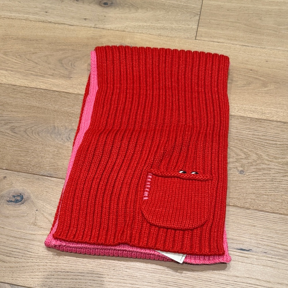 Anya Hindmarch x Uniqlo scarf